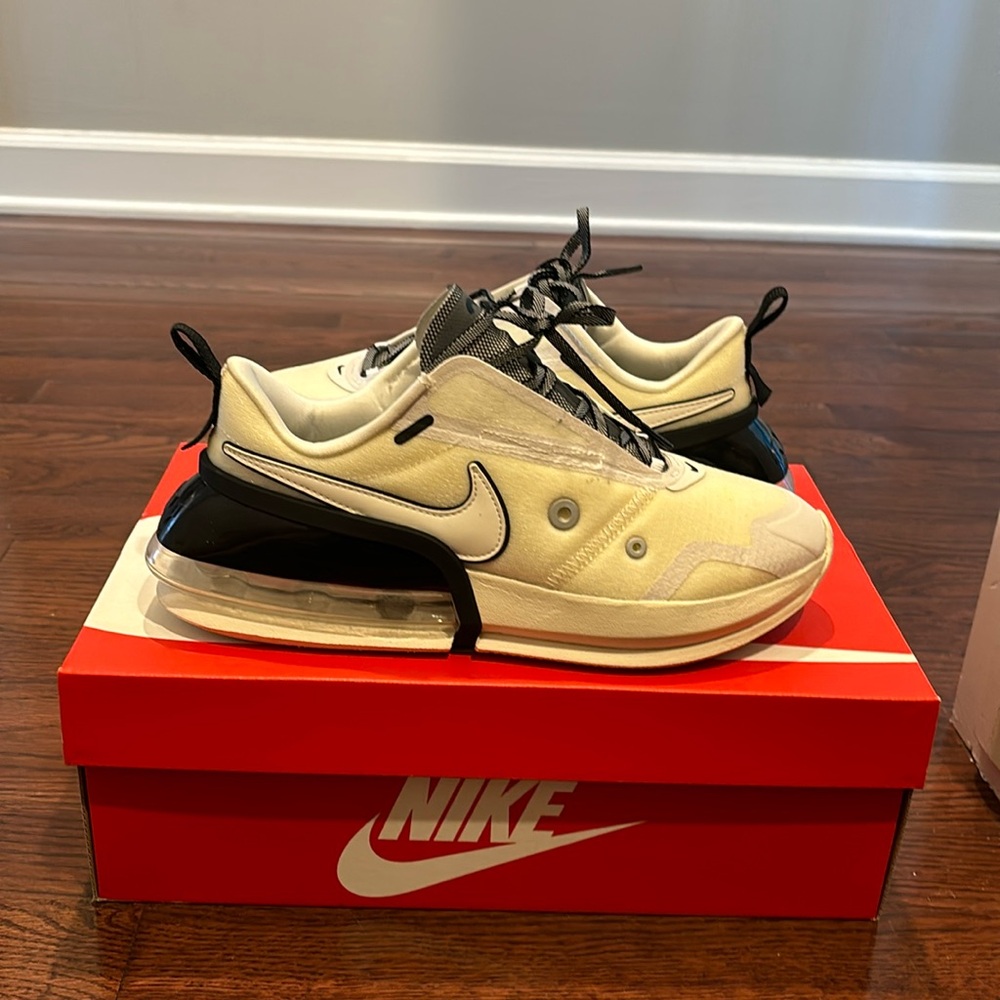 Wmns Air Max Up 'Audacious Air
Pack' size 7.5 woman very lightly used